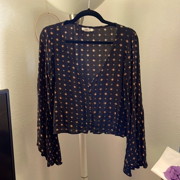 Billabong Bell Sleeve Blouse // Black // L - Picture 3 of 5